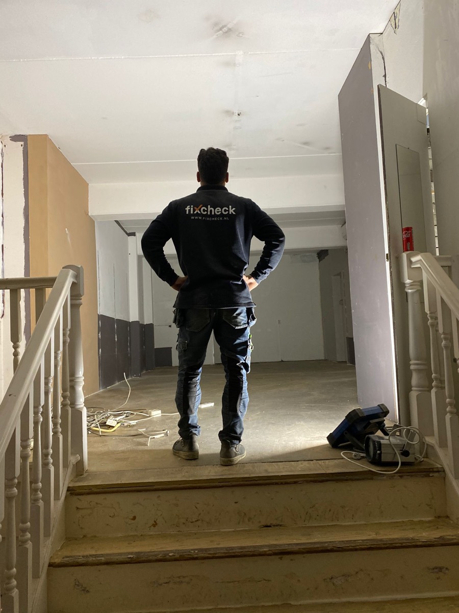 FixCheck vakman aan het werk op locatie